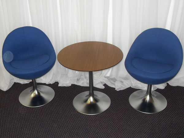 Johanson Venus break out chair & table